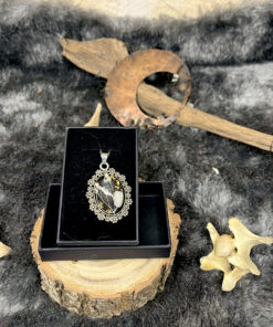 Alternative view of Médaillon Reliquaire – Mémoire sauvage