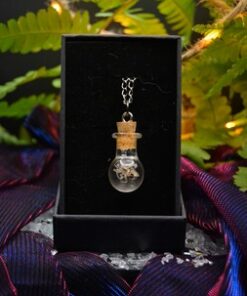 Pendentif Araignée – Micro-Curiosité en Résine