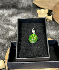 Éclat de fougère – Pendentif vert enchanté